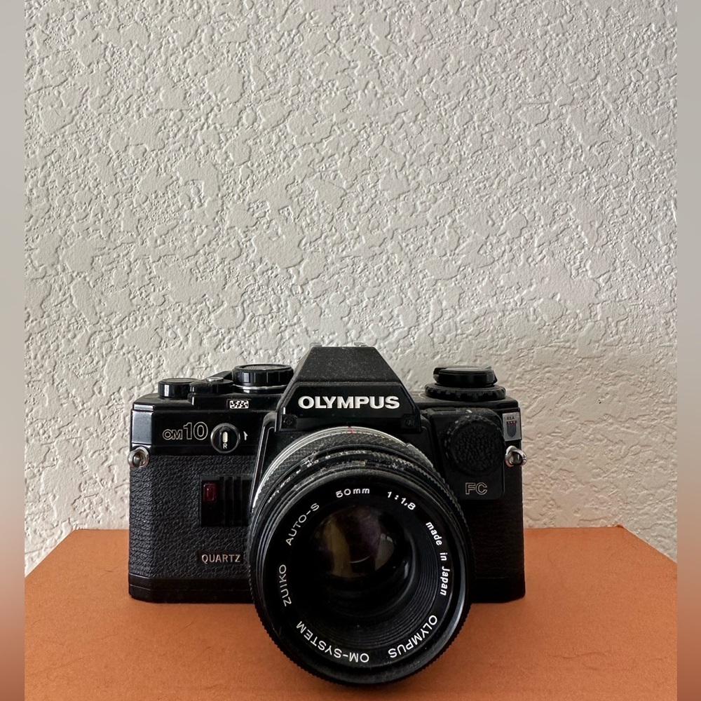 SOLD | Olympus OM10 SLR Body Black + E.ZUIKO AUTO-T 50mm f/1.8 Lens - Picture 2 of 7